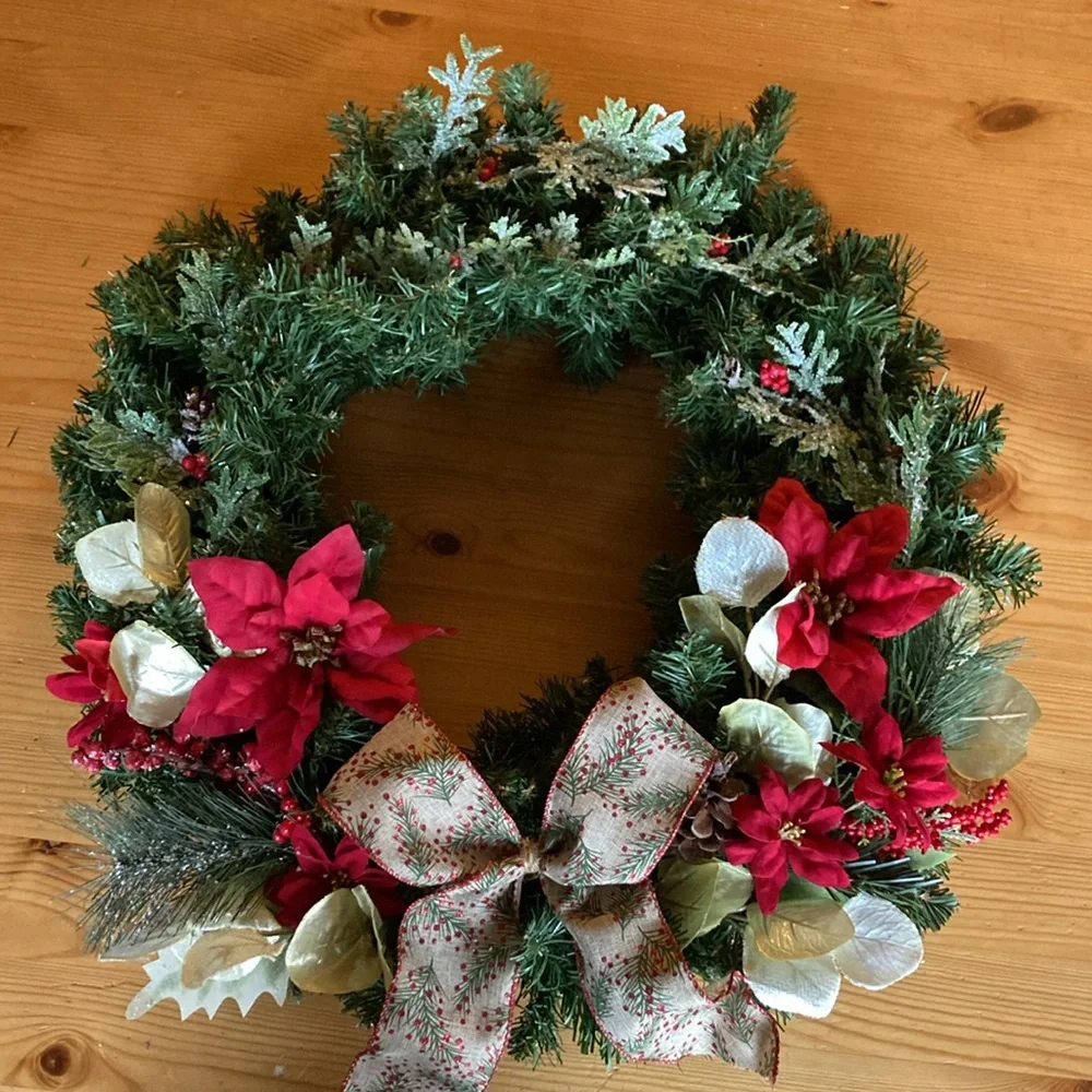 NEW Gorgeous Handmade Christmas Wreath, poinsettias, 22” wide
